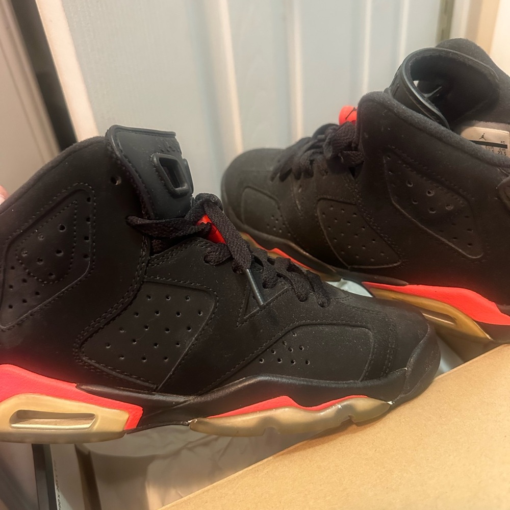 Size 4.5 YOUTH big kids air Jordan 6